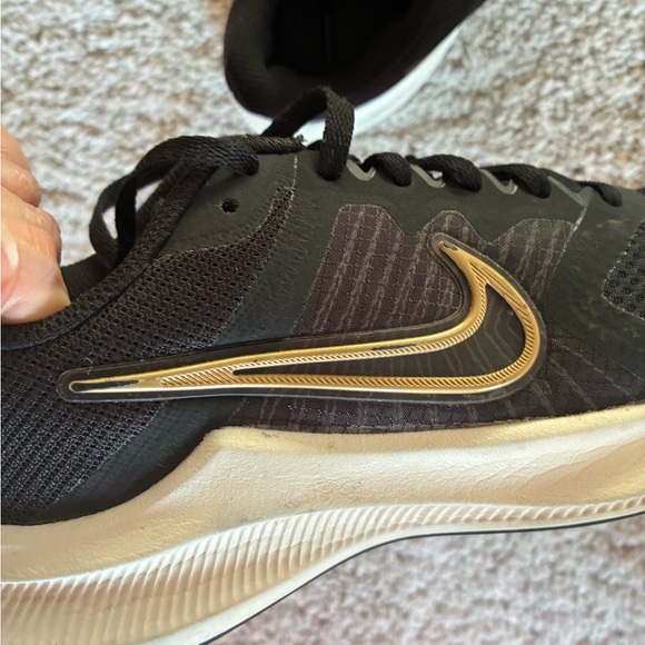 Nike Downshifter Women's Black and bronze Sneakers-size 7 - Picture 3 of 7